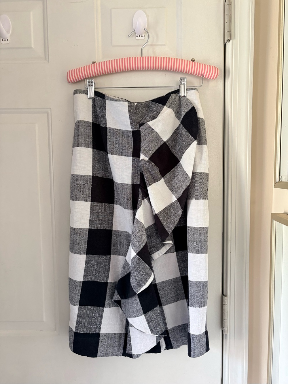 Lord & Taylor Black White Checkered Cotton Ruffle Pencil Skirt Size 6 - Picture 2 of 8